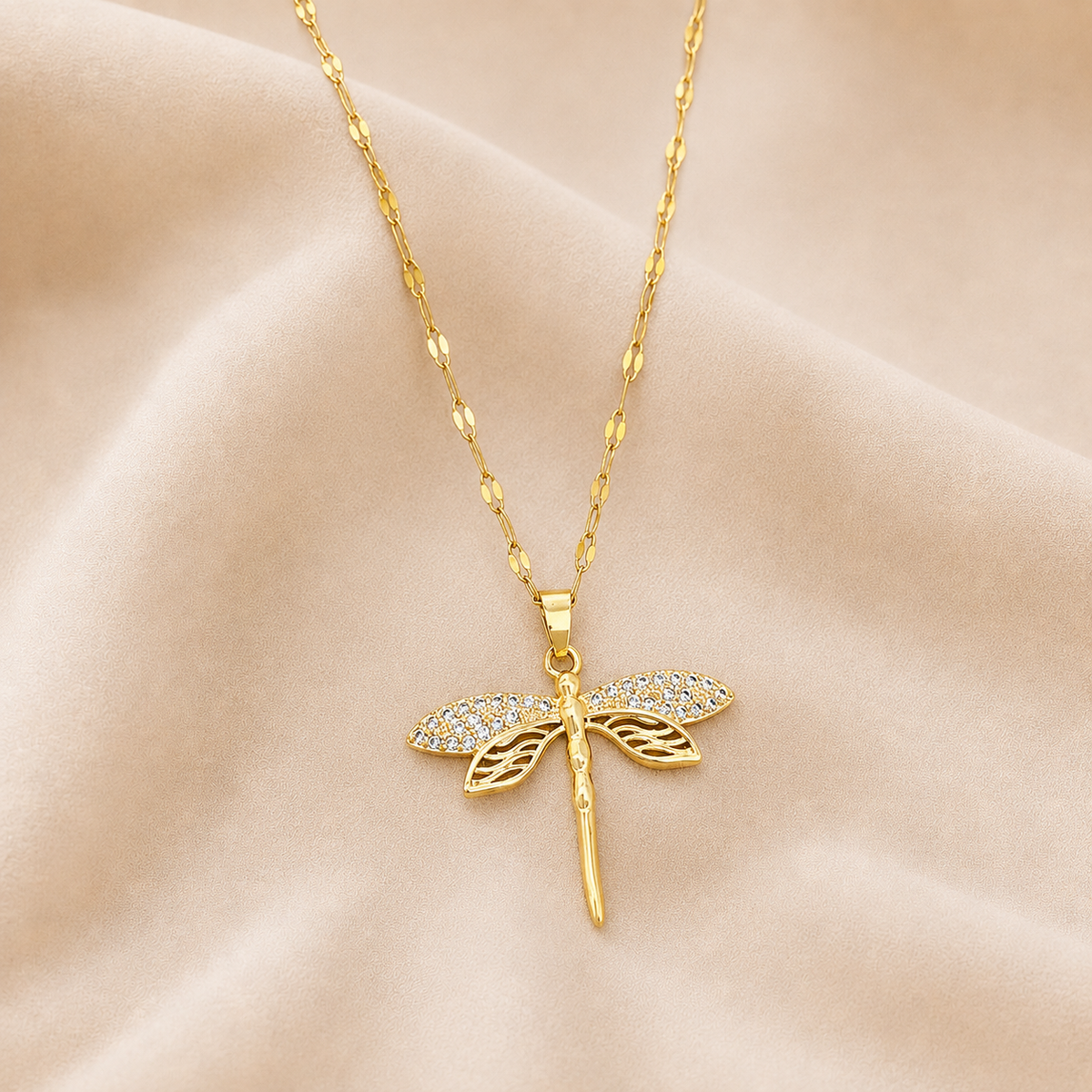 Collar de Libélula de Cristal